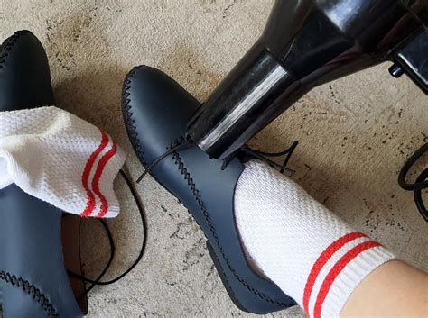 how to stretch shoes a half-size
